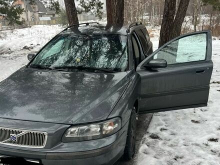 Синий Вольво В70, объемом двигателя 2.4 л и пробегом 320 тыс. км за 3500 $, фото 1 на Automoto.ua