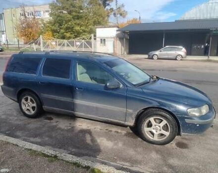 Синий Вольво В70, объемом двигателя 2.4 л и пробегом 320 тыс. км за 4200 $, фото 1 на Automoto.ua