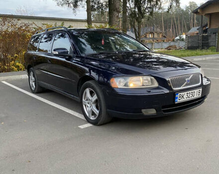 Синий Вольво В70, объемом двигателя 2.44 л и пробегом 315 тыс. км за 5500 $, фото 1 на Automoto.ua