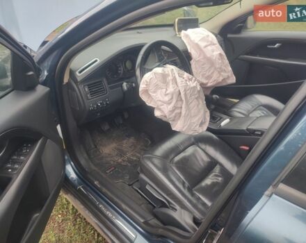 Синий Вольво В70, объемом двигателя 2 л и пробегом 236 тыс. км за 2000 $, фото 1 на Automoto.ua