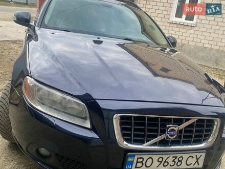 Синий Вольво В70, объемом двигателя 2.4 л и пробегом 305 тыс. км за 7800 $, фото 1 на Automoto.ua