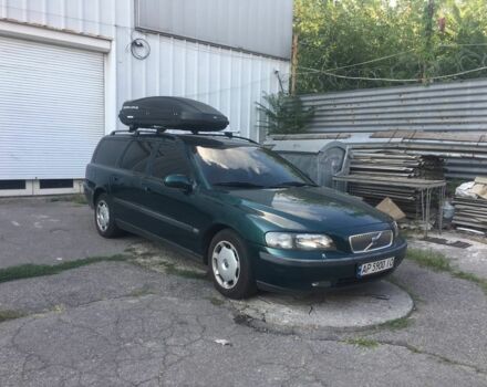 Зеленый Вольво В70, объемом двигателя 2.4 л и пробегом 380 тыс. км за 4300 $, фото 4 на Automoto.ua