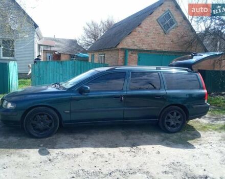 Зеленый Вольво В70, объемом двигателя 2.41 л и пробегом 370 тыс. км за 2500 $, фото 4 на Automoto.ua