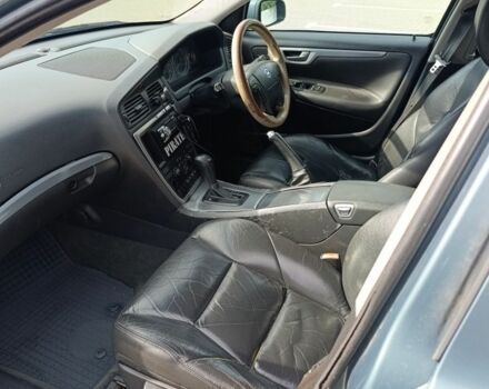 Зеленый Вольво В70, объемом двигателя 2.4 л и пробегом 400 тыс. км за 3000 $, фото 3 на Automoto.ua