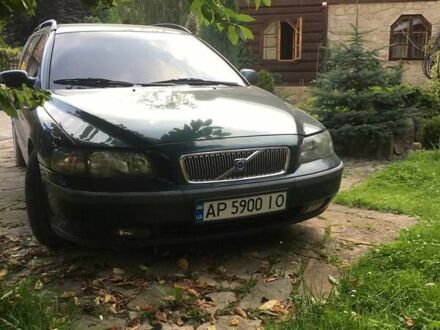 Вольво В70 2002 в Запорожье на Automoto.ua Зеленый Вольво В70, объемом двигателя 2.4 л и пробегом 380 тыс. км за 4700 $, фото 1 на Automoto.ua