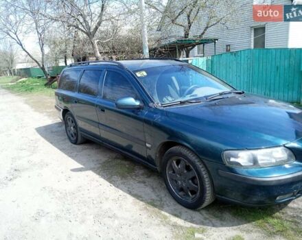 Зеленый Вольво В70, объемом двигателя 2.41 л и пробегом 370 тыс. км за 2500 $, фото 1 на Automoto.ua