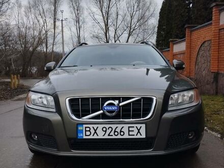 Вольво V70 2010 у Хмельницькому на Automoto.ua Зелений Вольво V70, об'ємом двигуна 1.6 л та пробігом 240 тис. км за 10300 $, фото 1 на Automoto.ua