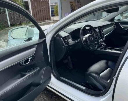 Белый Вольво В90, объемом двигателя 2 л и пробегом 76 тыс. км за 10300 $, фото 9 на Automoto.ua