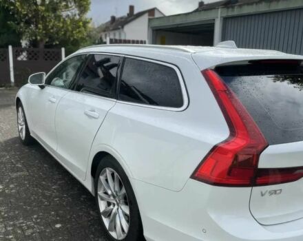 Белый Вольво В90, объемом двигателя 2 л и пробегом 76 тыс. км за 10300 $, фото 4 на Automoto.ua