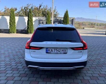 Белый Вольво В90, объемом двигателя 2 л и пробегом 242 тыс. км за 26300 $, фото 39 на Automoto.ua