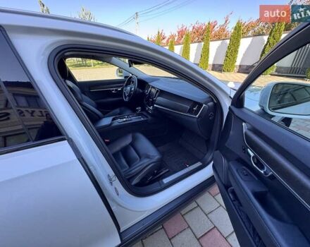 Белый Вольво В90, объемом двигателя 2 л и пробегом 242 тыс. км за 26300 $, фото 52 на Automoto.ua