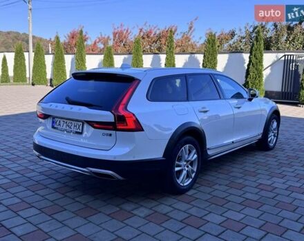 Белый Вольво В90, объемом двигателя 2 л и пробегом 242 тыс. км за 26300 $, фото 27 на Automoto.ua