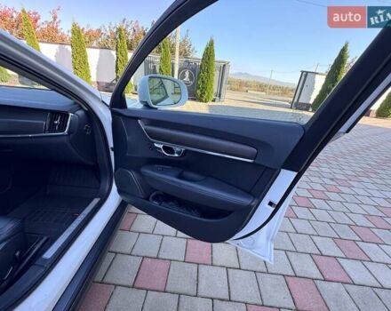 Белый Вольво В90, объемом двигателя 2 л и пробегом 242 тыс. км за 26300 $, фото 53 на Automoto.ua