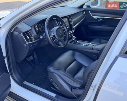 Белый Вольво В90, объемом двигателя 2 л и пробегом 242 тыс. км за 26300 $, фото 47 на Automoto.ua