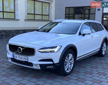 Белый Вольво В90, объемом двигателя 2 л и пробегом 242 тыс. км за 26300 $, фото 1 на Automoto.ua