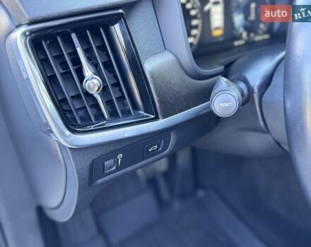 Белый Вольво В90, объемом двигателя 2 л и пробегом 242 тыс. км за 26300 $, фото 58 на Automoto.ua