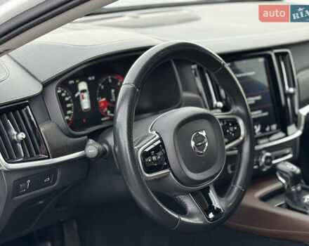 Білий Вольво В90, об'ємом двигуна 1.97 л та пробігом 250 тис. км за 28555 $, фото 6 на Automoto.ua