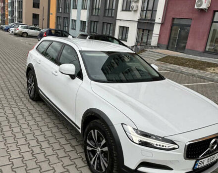 Белый Вольво В90, объемом двигателя 1.97 л и пробегом 135 тыс. км за 31800 $, фото 1 на Automoto.ua