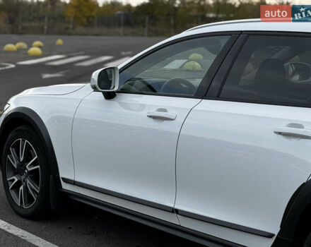 Білий Вольво В90, об'ємом двигуна 1.97 л та пробігом 250 тис. км за 28555 $, фото 5 на Automoto.ua