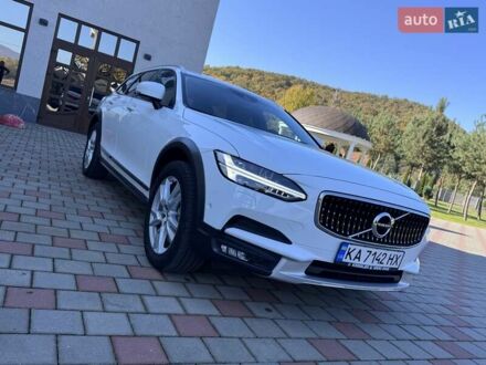 Белый Вольво В90, объемом двигателя 2 л и пробегом 242 тыс. км за 26300 $, фото 1 на Automoto.ua