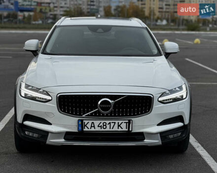 Вольво В90 2019 в Киеве на Automoto.ua Белый Вольво В90, объемом двигателя 1.97 л и пробегом 250 тыс. км за 28555 $, фото 1 на Automoto.ua
