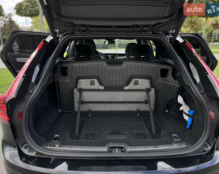 Чорний Вольво В90, об'ємом двигуна 2 л та пробігом 46 тис. км за 52990 $, фото 46 на Automoto.ua