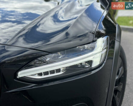 Чорний Вольво В90, об'ємом двигуна 2 л та пробігом 46 тис. км за 52990 $, фото 2 на Automoto.ua