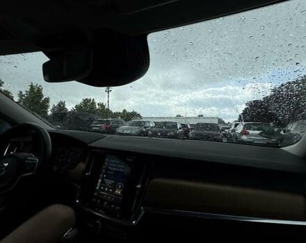 Вольво В90, объемом двигателя 1.97 л и пробегом 250 тыс. км за 17401 $, фото 1 на Automoto.ua