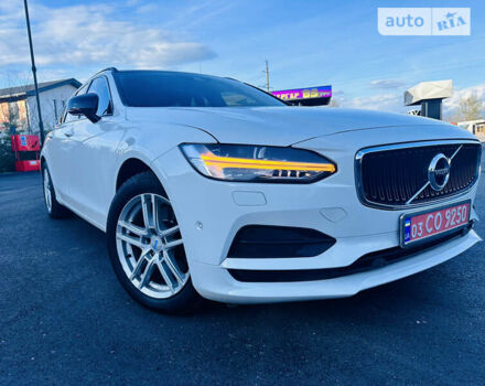 Вольво В90, объемом двигателя 2 л и пробегом 144 тыс. км за 21700 $, фото 1 на Automoto.ua