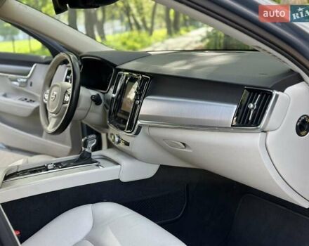 Сірий Вольво В90, об'ємом двигуна 1.97 л та пробігом 323 тис. км за 23999 $, фото 1 на Automoto.ua