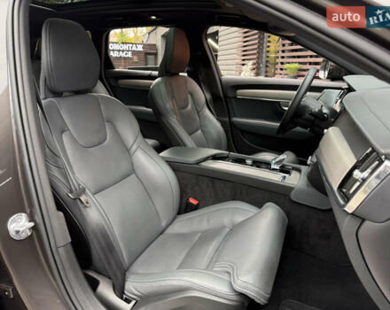 Вольво В90 2023 в Киеве на Automoto.ua Серый Вольво В90, объемом двигателя 1.97 л и пробегом 69 тыс. км за 53000 $, фото 13 на Automoto.ua