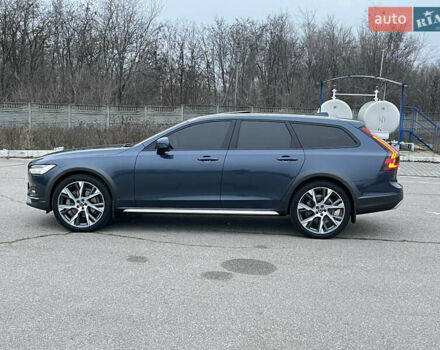 Синий Вольво В90, объемом двигателя 1.97 л и пробегом 35 тыс. км за 46900 $, фото 2 на Automoto.ua