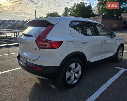 Белый Вольво XC40, объемом двигателя 1.97 л и пробегом 205 тыс. км за 27000 $, фото 2 на Automoto.ua
