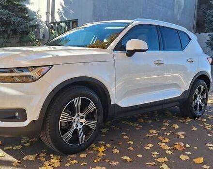Вольво XC40 2018 в Ровно на Automoto.ua Белый Вольво XC40, объемом двигателя 1.97 л и пробегом 132 тыс. км за 23500 $, фото 1 на Automoto.ua
