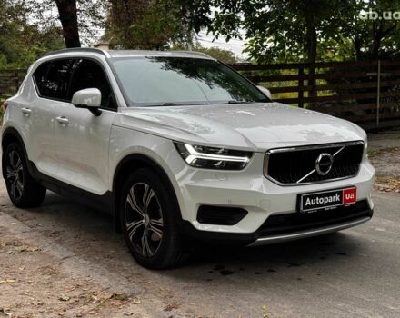 Белый Вольво XC40, объемом двигателя 2 л и пробегом 152 тыс. км за 26490 $, фото 2 на Automoto.ua