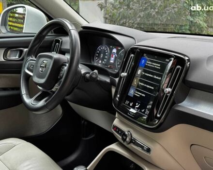 Белый Вольво XC40, объемом двигателя 2 л и пробегом 152 тыс. км за 26490 $, фото 31 на Automoto.ua