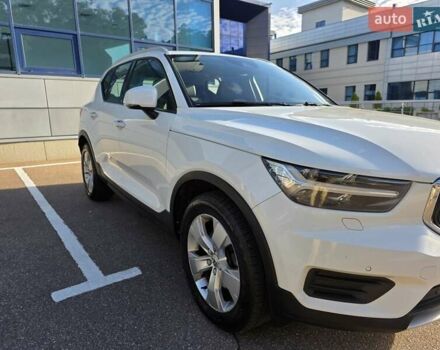 Белый Вольво XC40, объемом двигателя 1.97 л и пробегом 205 тыс. км за 27000 $, фото 3 на Automoto.ua