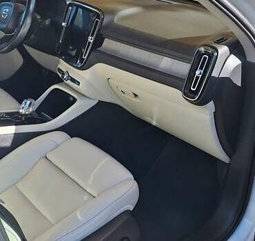 Вольво XC40 2018 в Ровно на Automoto.ua Белый Вольво XC40, объемом двигателя 1.97 л и пробегом 132 тыс. км за 23500 $, фото 22 на Automoto.ua