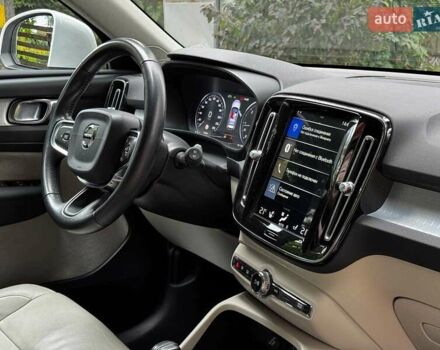 Белый Вольво XC40, объемом двигателя 2 л и пробегом 152 тыс. км за 26490 $, фото 31 на Automoto.ua