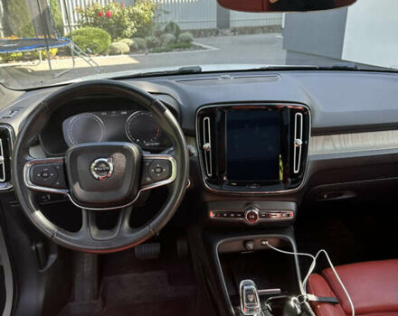 Белый Вольво XC40, объемом двигателя 1.97 л и пробегом 89 тыс. км за 24000 $, фото 12 на Automoto.ua