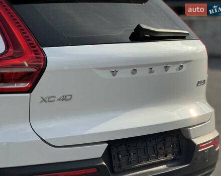 Белый Вольво XC40, объемом двигателя 1.97 л и пробегом 188 тыс. км за 26500 $, фото 20 на Automoto.ua