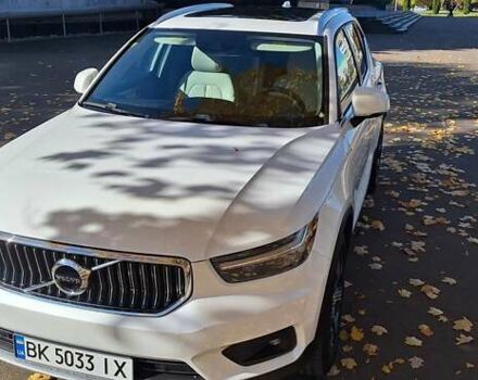 Вольво XC40 2018 в Ровно на Automoto.ua Белый Вольво XC40, объемом двигателя 1.97 л и пробегом 132 тыс. км за 23500 $, фото 2 на Automoto.ua