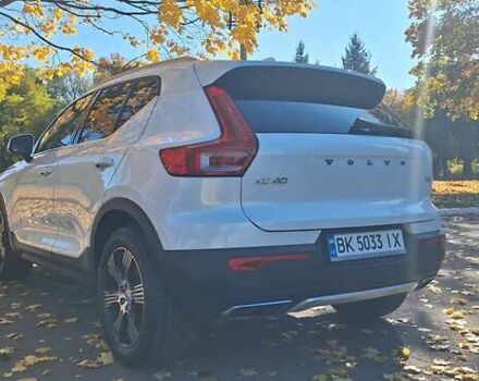 Вольво XC40 2018 в Ровно на Automoto.ua Белый Вольво XC40, объемом двигателя 1.97 л и пробегом 132 тыс. км за 23500 $, фото 3 на Automoto.ua