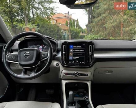 Белый Вольво XC40, объемом двигателя 2 л и пробегом 152 тыс. км за 26490 $, фото 27 на Automoto.ua
