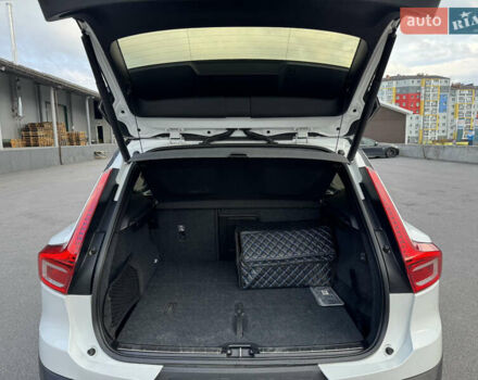 Белый Вольво XC40, объемом двигателя 1.97 л и пробегом 188 тыс. км за 26500 $, фото 45 на Automoto.ua