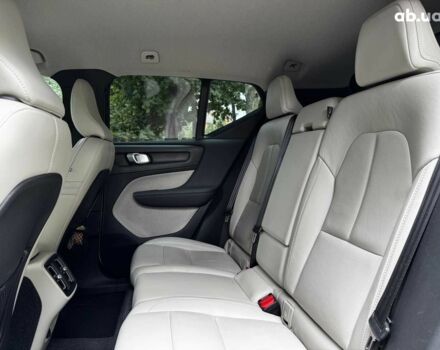 Белый Вольво XC40, объемом двигателя 2 л и пробегом 152 тыс. км за 26490 $, фото 24 на Automoto.ua