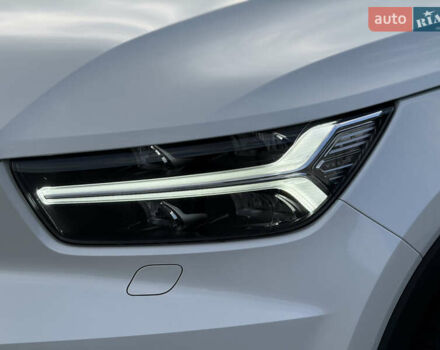 Белый Вольво XC40, объемом двигателя 1.97 л и пробегом 188 тыс. км за 26500 $, фото 24 на Automoto.ua