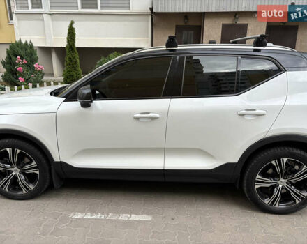 Белый Вольво XC40, объемом двигателя 1.97 л и пробегом 181 тыс. км за 25900 $, фото 11 на Automoto.ua