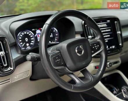 Белый Вольво XC40, объемом двигателя 2 л и пробегом 152 тыс. км за 26490 $, фото 32 на Automoto.ua
