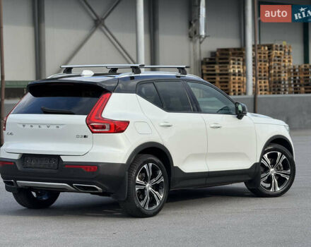 Белый Вольво XC40, объемом двигателя 1.97 л и пробегом 188 тыс. км за 26500 $, фото 3 на Automoto.ua